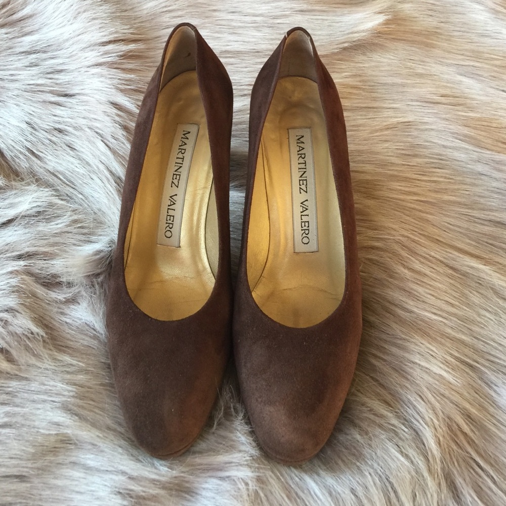 Martinez Valero brown suede pumps